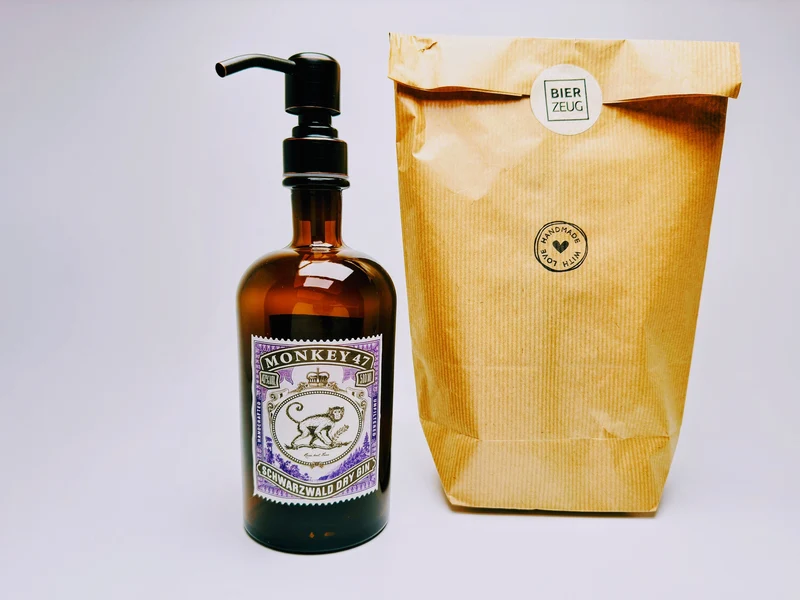 Gin-Seifenspender “Monkey 47“ | Upcycling Pumpspender aus Monkey47 Gin Flasche | Nachfüllbar mit Seife | Bad Deko | Geschenk Schwarzwald