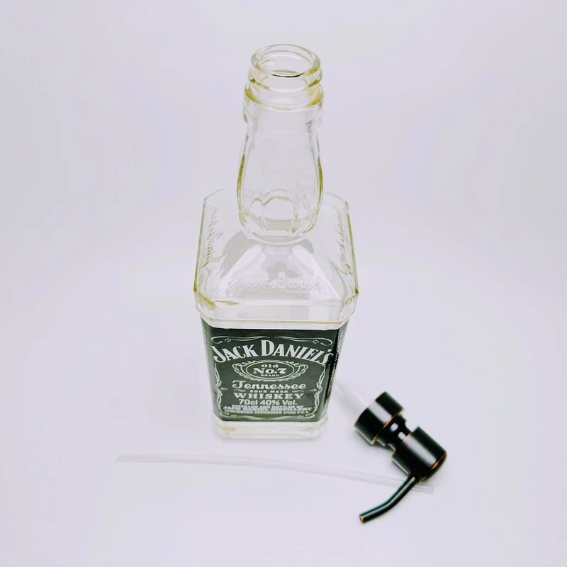 Whisky-Seifenspender “Jacky” | Upcycling Pumpspender aus Jack Daniels Flasche | Nachfüllbar | Bad Deko | Geschenkidee für Whisky Fans