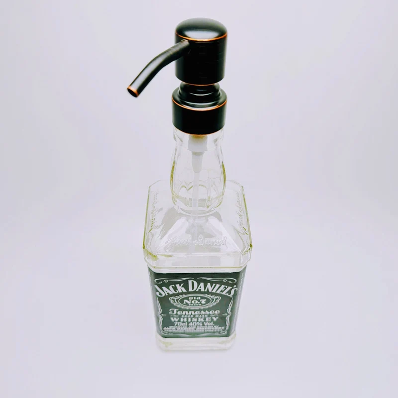 Whisky-Seifenspender “Jacky” | Upcycling Pumpspender aus Jack Daniels Flasche | Nachfüllbar | Bad Deko | Geschenkidee für Whisky Fans