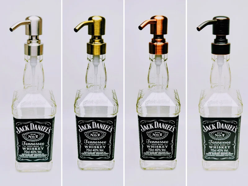 Whisky-Seifenspender “Jacky” | Upcycling Pumpspender aus Jack Daniels Flasche | Nachfüllbar | Bad Deko | Geschenkidee für Whisky Fans