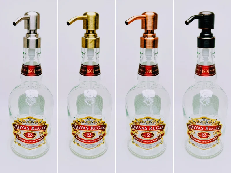 Whisky-Seifenspender “Chivas Charm” | Upcycling Pumpspender aus Chivas Regal Flaschen | Nachfüllbar mit Seife | Bad Deko | Geschenk | H:28cm