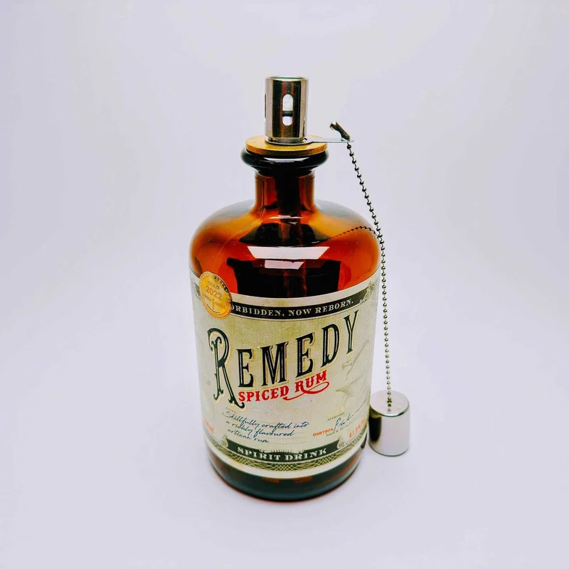 Rum-Öllampe ”Remedy” | Handgemachte Öllampe aus Remedy Rum-Flaschen | Upcycling | Handgemacht | Individuell | Geschenk | Deko | H: 21cm