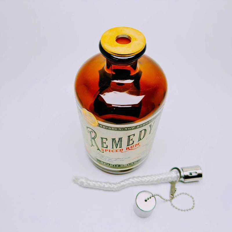 Rum-Öllampe ”Remedy” | Handgemachte Öllampe aus Remedy Rum-Flaschen | Upcycling | Handgemacht | Individuell | Geschenk | Deko | H: 21cm
