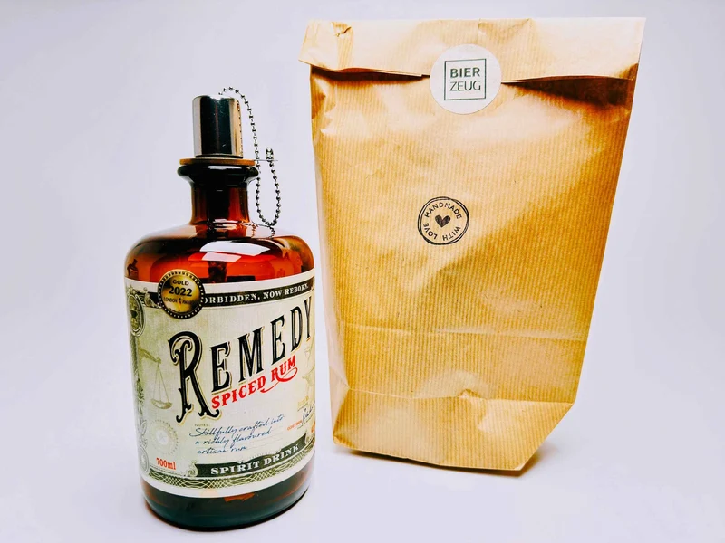 Rum-Öllampe ”Remedy” | Handgemachte Öllampe aus Remedy Rum-Flaschen | Upcycling | Handgemacht | Individuell | Geschenk | Deko | H: 21cm