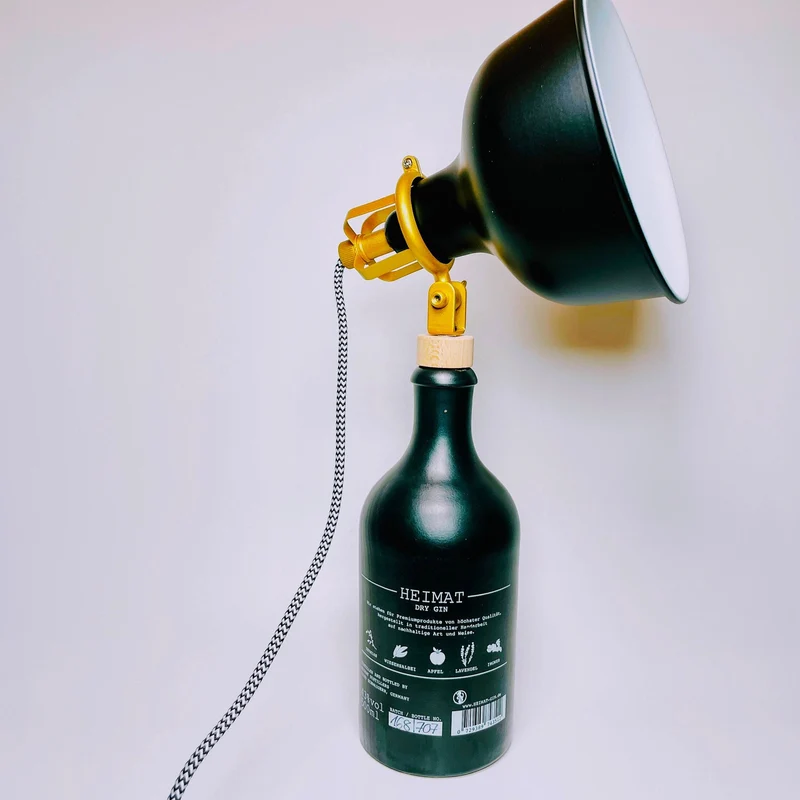 Heimat Gin Vintage-Lampe | Handgemachte Upcycling Tischlampe aus Heimat Gin | Einzigartige Geschenkidee | Deko-Licht | Upcycling Leuchte