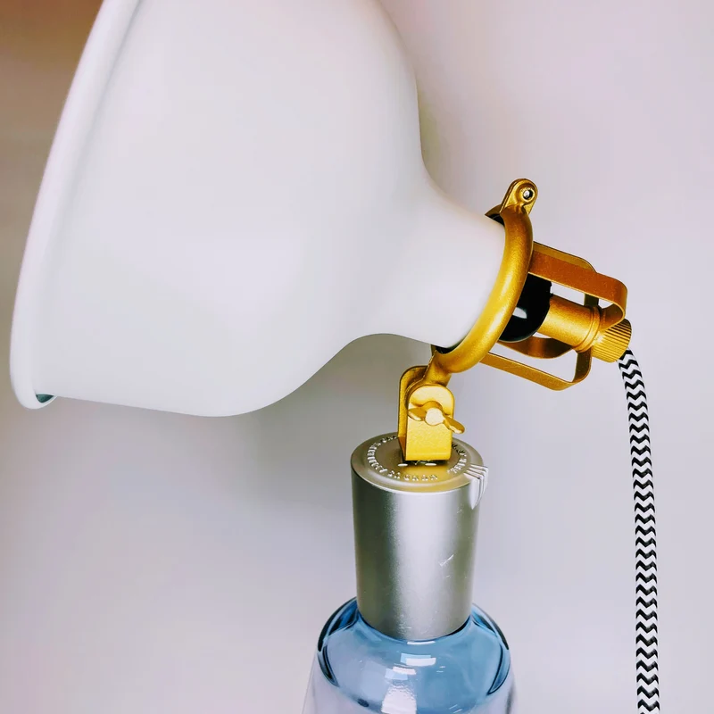 Gin Mare Vintage-Lampe | Handgemachte Upcycling Tischlampe aus Gin Mare | Einzigartige Geschenkidee | Deko-Licht | Upcycling Leuchte