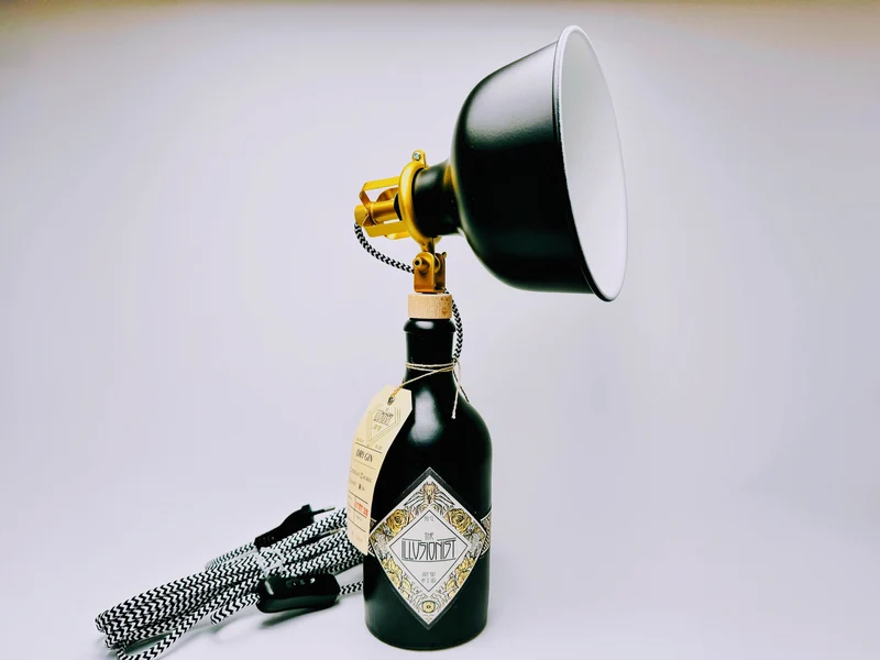 Illusionist Gin Vintage-Lampe | Handgemachte Upcycling Tischlampe aus Illusionist Gin | Einzigartige Geschenkidee | Deko-Licht | Upcycling