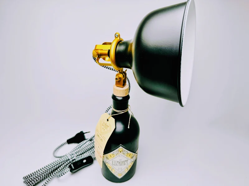 Illusionist Gin Vintage-Lampe | Handgemachte Upcycling Tischlampe aus Illusionist Gin | Einzigartige Geschenkidee | Deko-Licht | Upcycling