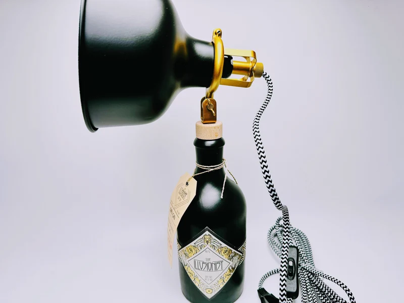 Illusionist Gin Vintage-Lampe | Handgemachte Upcycling Tischlampe aus Illusionist Gin | Einzigartige Geschenkidee | Deko-Licht | Upcycling