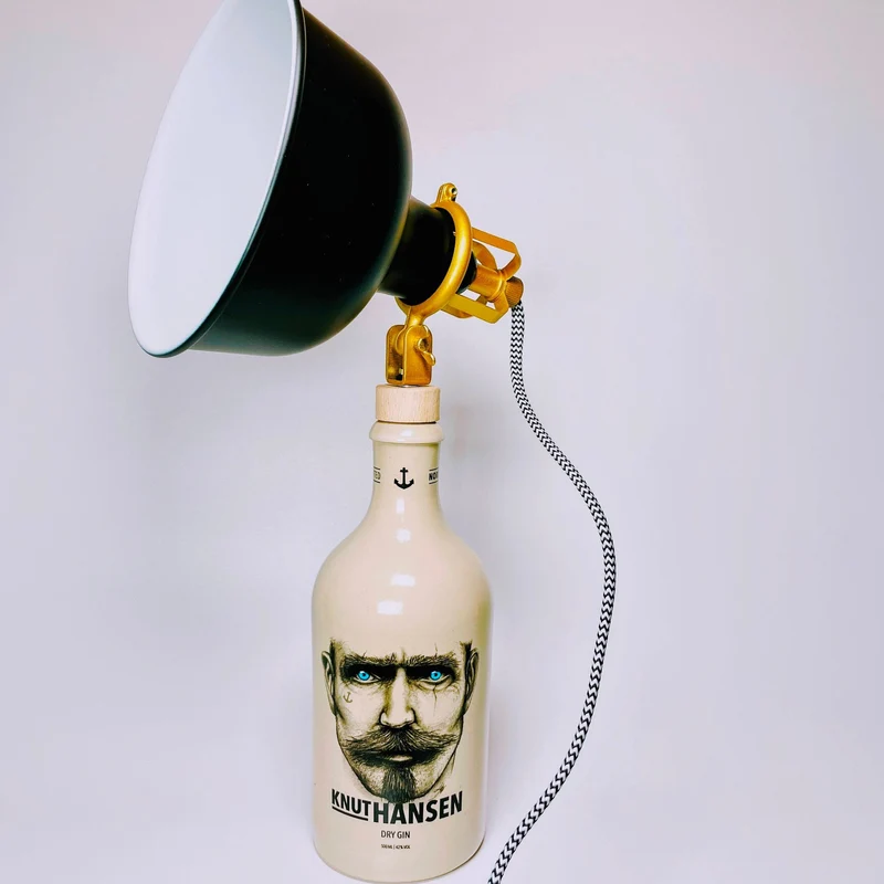 Knut Hansen Gin Vintage-Lampe | Handgemachte Upcycling Tischlampe aus Knut Hansen Gin | Einzigartige Geschenkidee | Deko-Licht | Upcycling