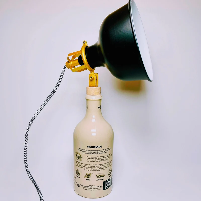 Knut Hansen Gin Vintage-Lampe | Handgemachte Upcycling Tischlampe aus Knut Hansen Gin | Einzigartige Geschenkidee | Deko-Licht | Upcycling