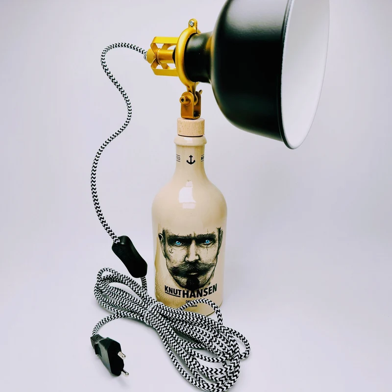 Knut Hansen Gin Vintage-Lampe | Handgemachte Upcycling Tischlampe aus Knut Hansen Gin | Einzigartige Geschenkidee | Deko-Licht | Upcycling
