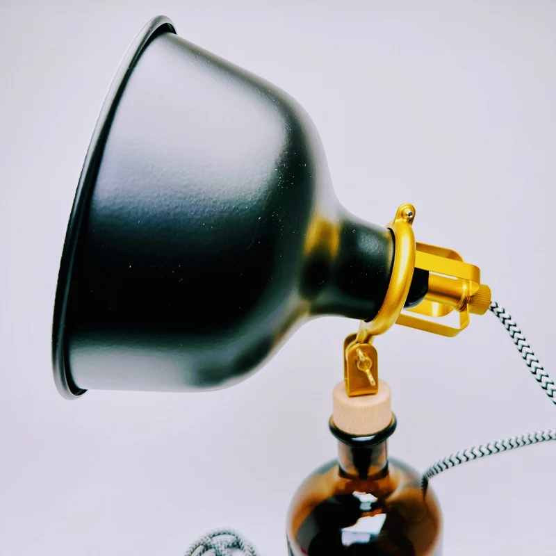 Monkey47 Gin Vintage-Lampe | Handgemachte Upcycling Tischlampe aus Monkey 47 Gin | Einzigartige Geschenkidee | Deko-Licht | Upcycling