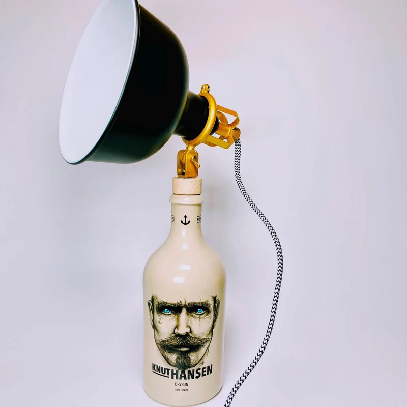 Gin Tischlampe aus echter Ginflasche – Handgemachte Design Lampe im Industrial Look – Upcycling Deko Lampe – Geschenkidee für Gin Liebhaber