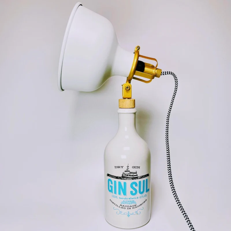 Gin Tischlampe aus echter Ginflasche – Handgemachte Design Lampe im Industrial Look – Upcycling Deko Lampe – Geschenkidee für Gin Liebhaber