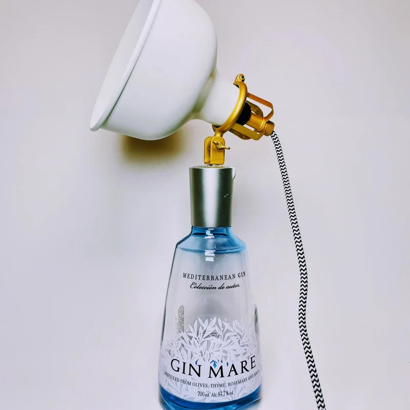 Gin Tischlampe aus echter Ginflasche – Handgemachte Design Lampe im Industrial Look – Upcycling Deko Lampe – Geschenkidee für Gin Liebhaber