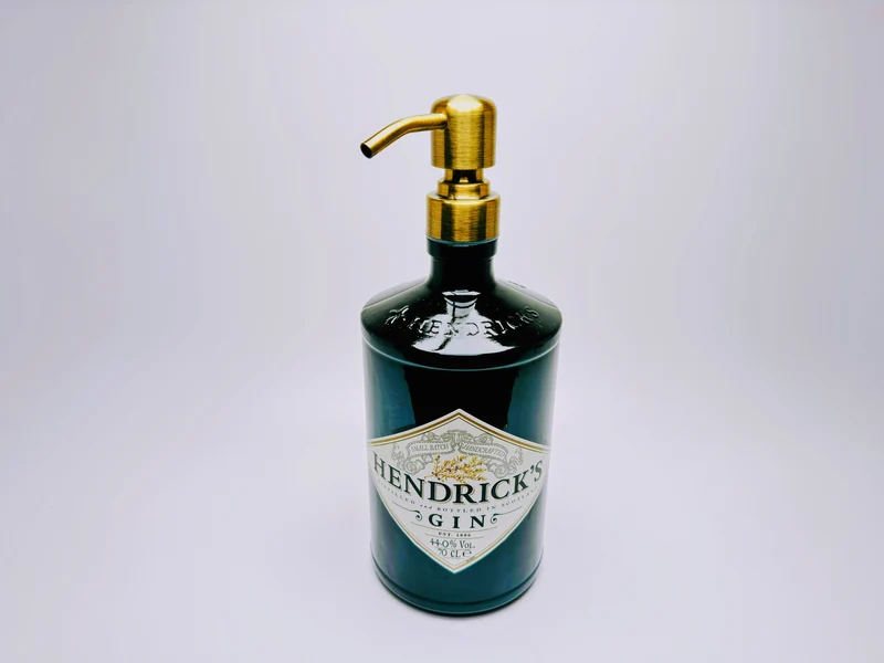 Gin-Seifenspender “Hendricks” | Upcycling Pumpspender aus Hendricks Gin Flasche | Nachfüllbar | Bad Deko Geschenk aus Schottland | 700ml