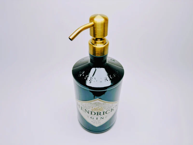 Gin-Seifenspender “Hendricks” | Upcycling Pumpspender aus Hendricks Gin Flasche | Nachfüllbar | Bad Deko Geschenk aus Schottland | 700ml