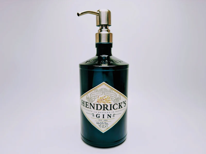 Gin-Seifenspender “Hendricks” | Upcycling Pumpspender aus Hendricks Gin Flasche | Nachfüllbar | Bad Deko Geschenk aus Schottland | 700ml