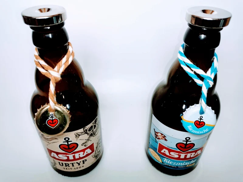 Astra KraftBIERbaum | Magnetischer Kronkorken-Sammler im Hamburg-Style | Upcycling Astra Flasche | Perfekt für Partys | Hält 60+ Kronkorken