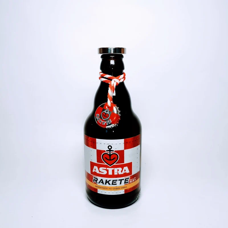 Astra KraftBIERbaum | Magnetischer Kronkorken-Sammler im Hamburg-Style | Upcycling Astra Flasche | Perfekt für Partys | Hält 60+ Kronkorken