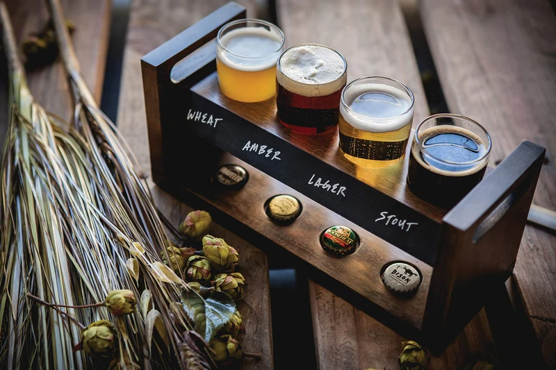 LEGACY - a Picnic Time Brand Craft Beer Flight Set, Beer Glasses Set, Gifts For Beer Lovers, (Acacia Wood)