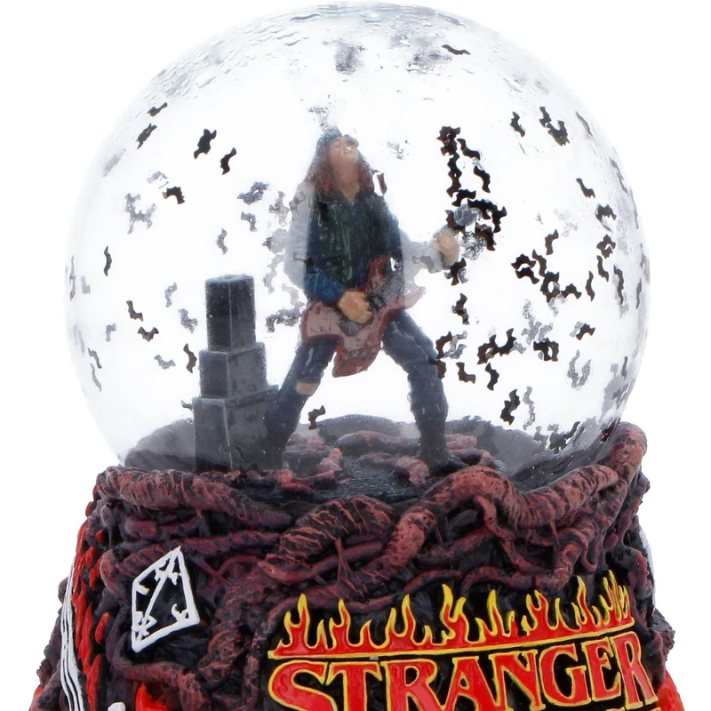 Stranger Things Schneekugel Eddie's Sacrifice 14 cm