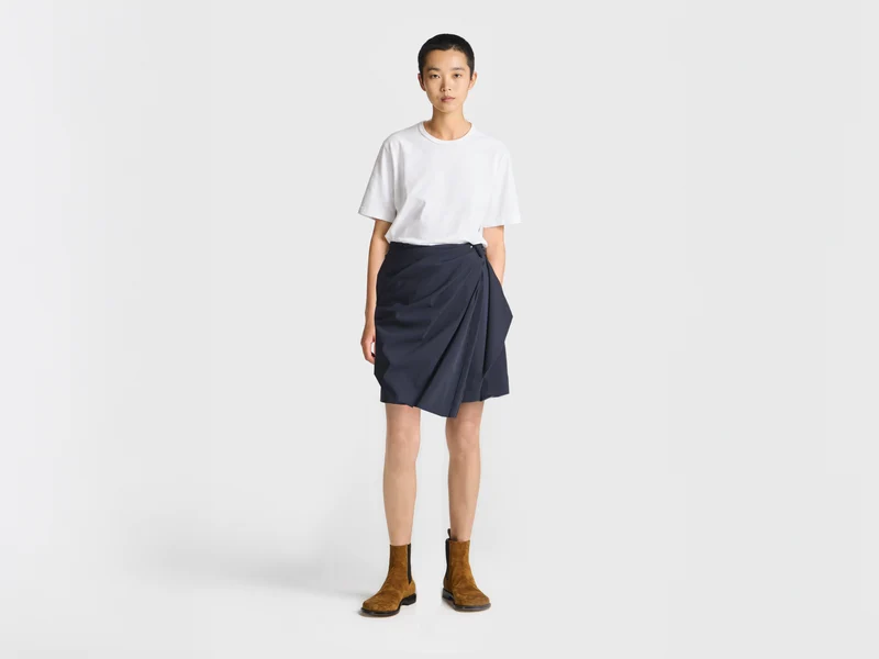 WOMENS TAILORED SHORTS IN NAVY
