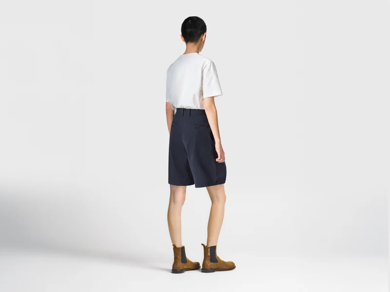 WOMENS TAILORED SHORTS IN NAVY