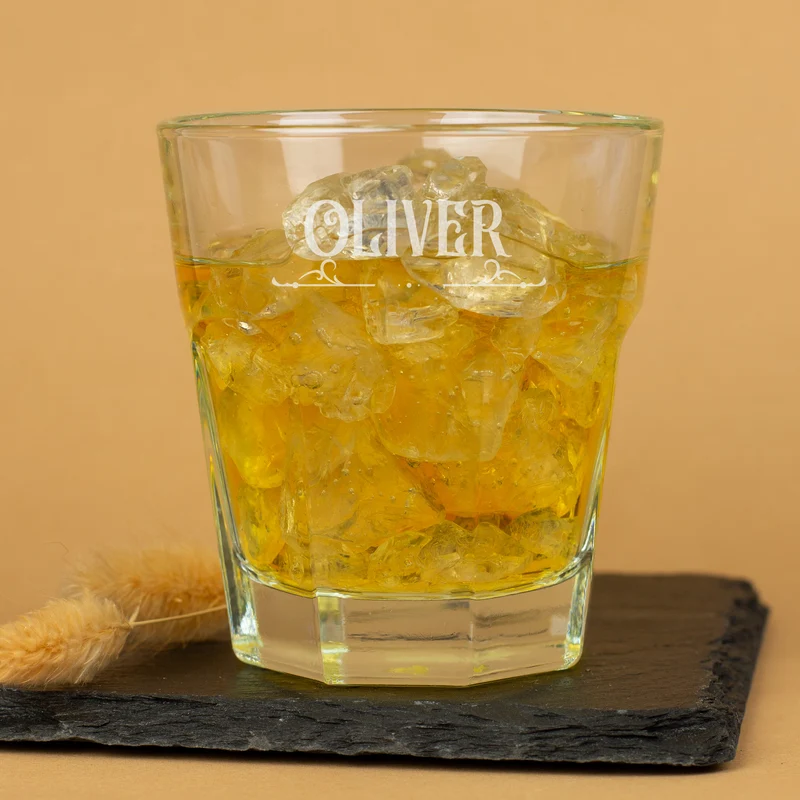 Leonardo Trinkglas mit Gravur von Name & Ornamentmotiv | Personalisiertes Glas als Geschenk
