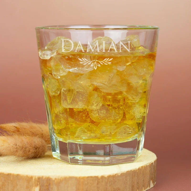 Leonardo Trinkglas mit Gravur von Name & Ornament | Personalisiertes Glas für Getränke & Desserts