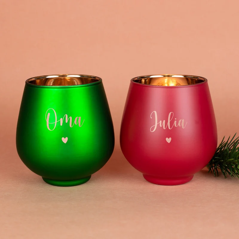 Personalisiertes Windlicht zu Weihnachten graviert mit Name & Herzmotiv in Rot oder Grün