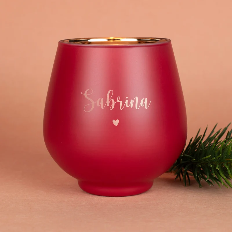 Personalisiertes Windlicht zu Weihnachten graviert mit Name & Herzmotiv in Rot oder Grün