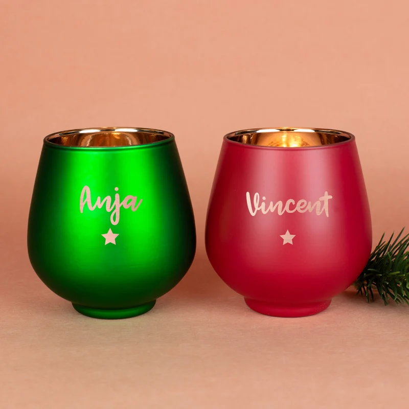 Personalisiertes Windlicht zu Weihnachten graviert mit Name & Sternmotiv in Rot oder Grün