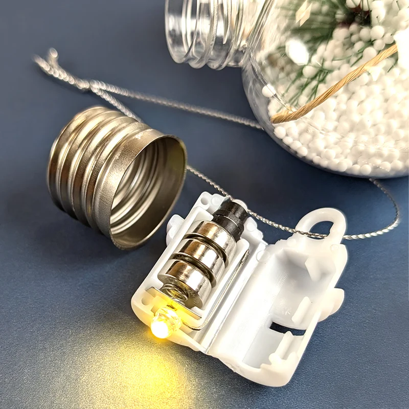 LED Weihnachtskugeln mit Schnee und Zweig in 3 Formen
