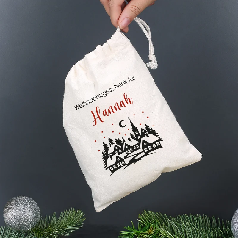 Personalisierter Geschenksack zu Weihnachten mit Wunschtext | Baumwollbeutel mit Winterdorf-Motiv
