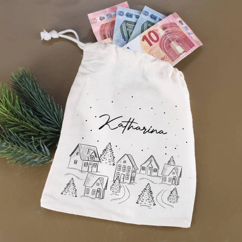 Geschenksack - verschneite Stadt - in 2 Größen mit Ihrem Wunschnamen bedruckt