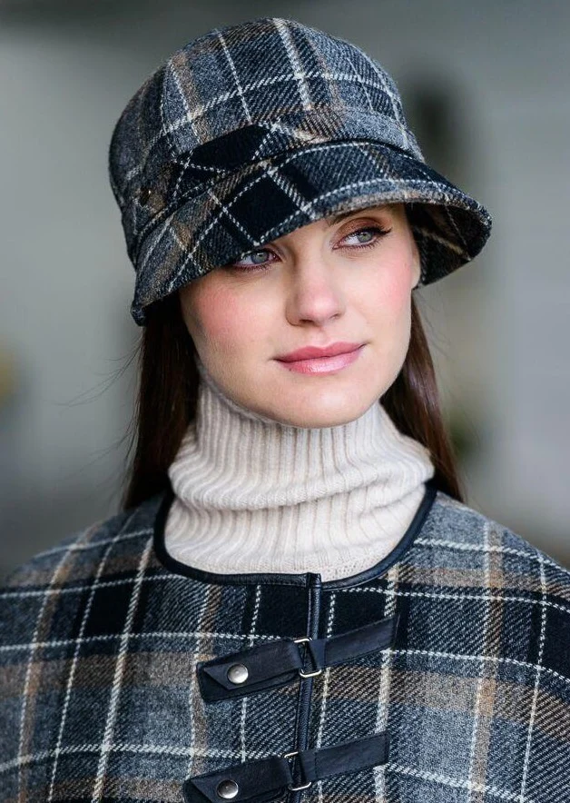 Mucros Flapper | Black Gray Check