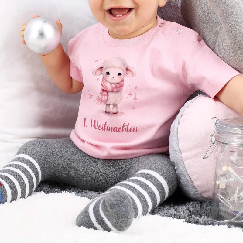 Babyshirt in Rosa mit Schäfchen und Wunschtext