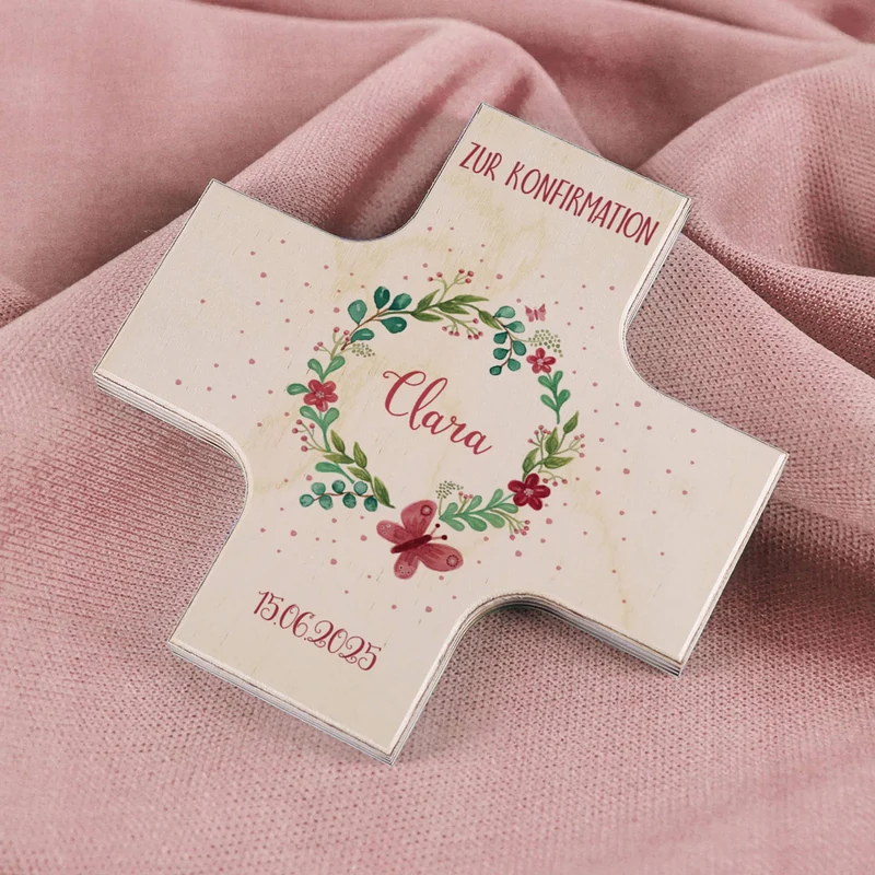 Holzkreuz mit Blütenkranz zur Taufe, Kommunion oder Konfirmation
