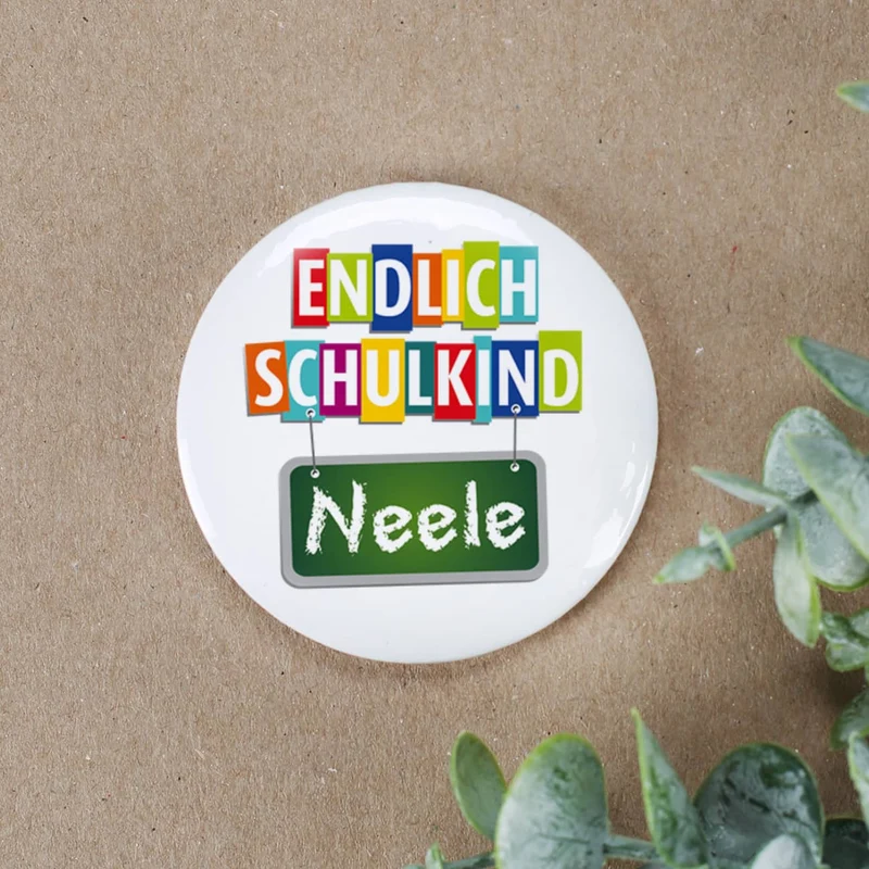 Endlich Schulkind - Button mit Wunschname, 56 mm
