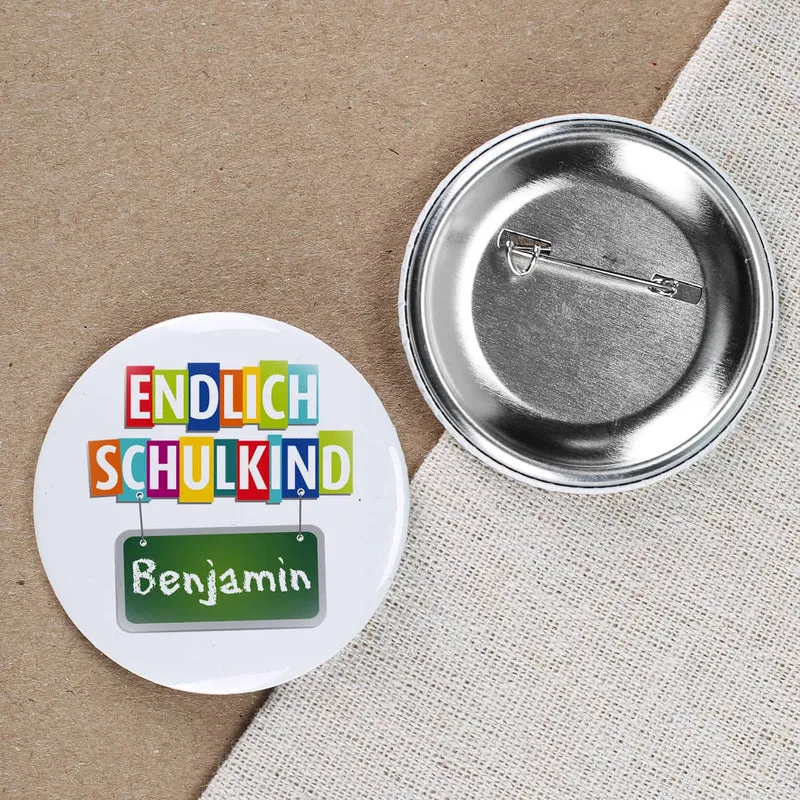 Endlich Schulkind - Button mit Wunschname, 56 mm
