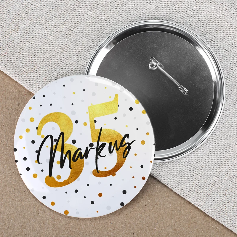 Geburtstagsbutton mit Name und Alter