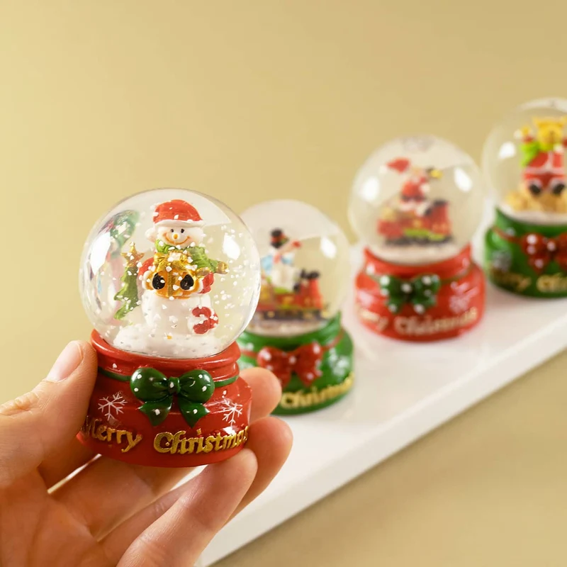 Wunderschöne Schneekugel für die Adventszeit