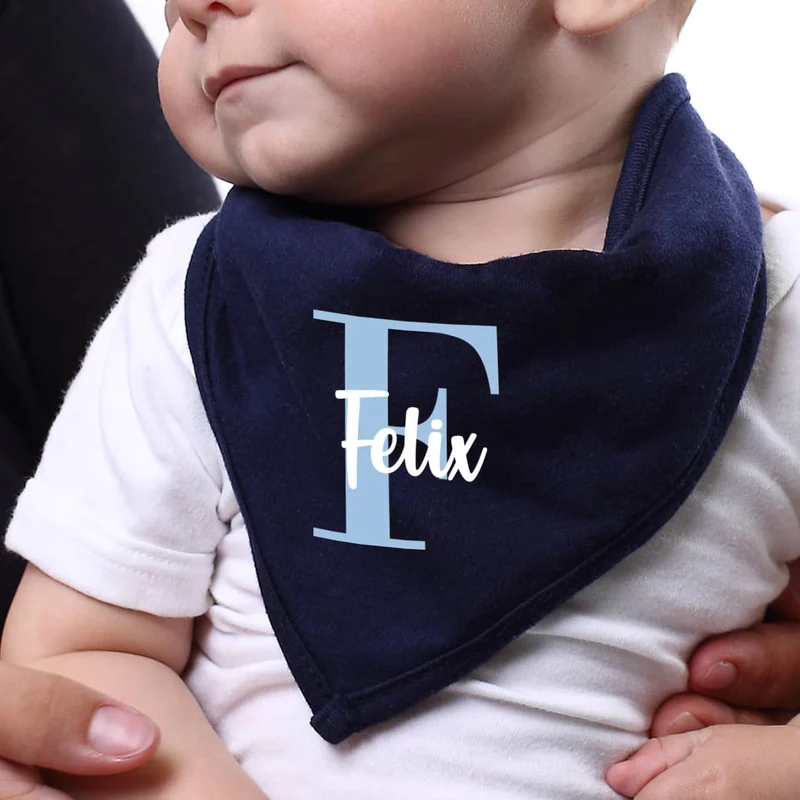 Halstuch für Babys mit Initiale und Namensaufdruck