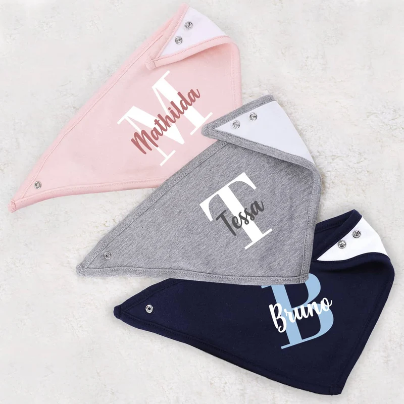 Halstuch für Babys mit Initiale und Namensaufdruck