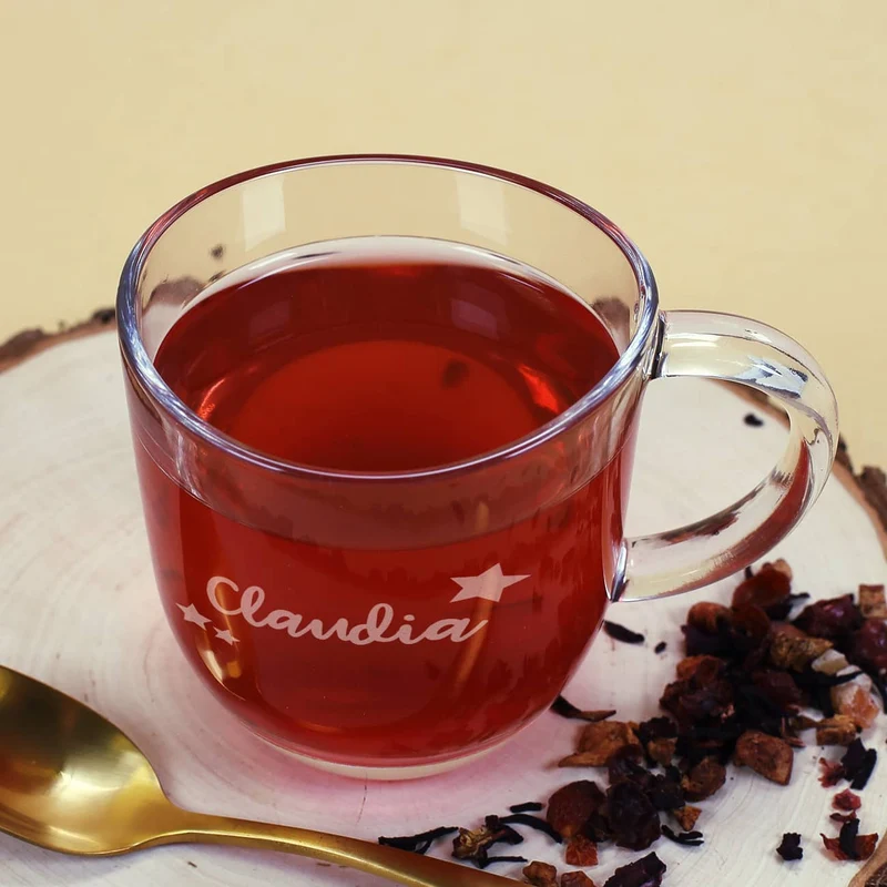 Glühweintasse aus Glas mit Namensgravur und Sternen
