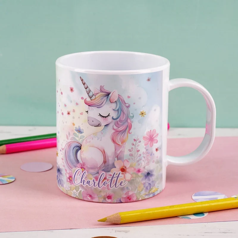 Kunststofftasse mit Einhornmotiv und Wunschname bedruckt