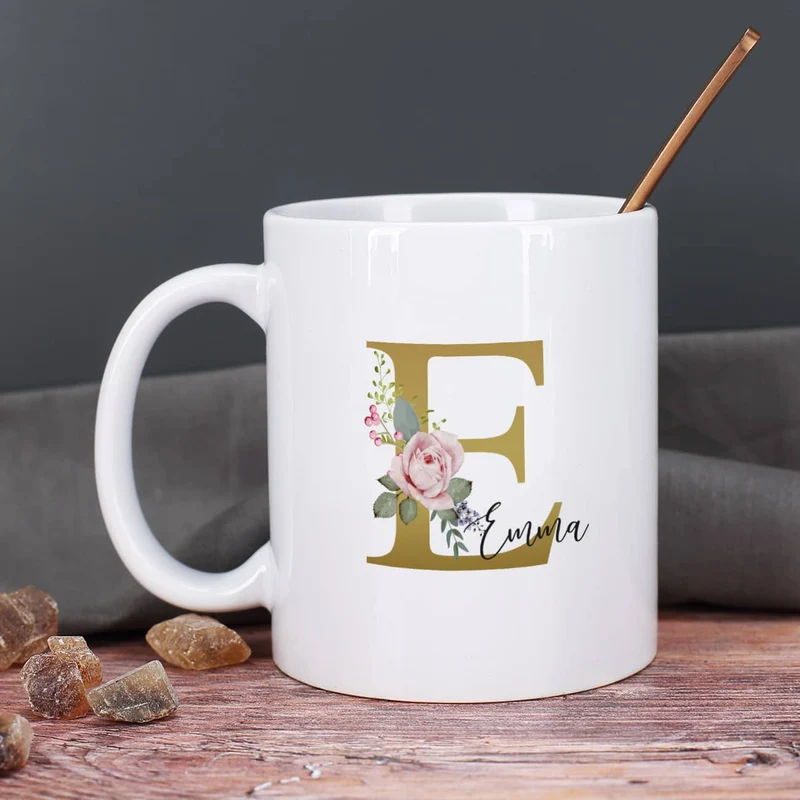 Tasse mit Rosen-Monogramm und Name