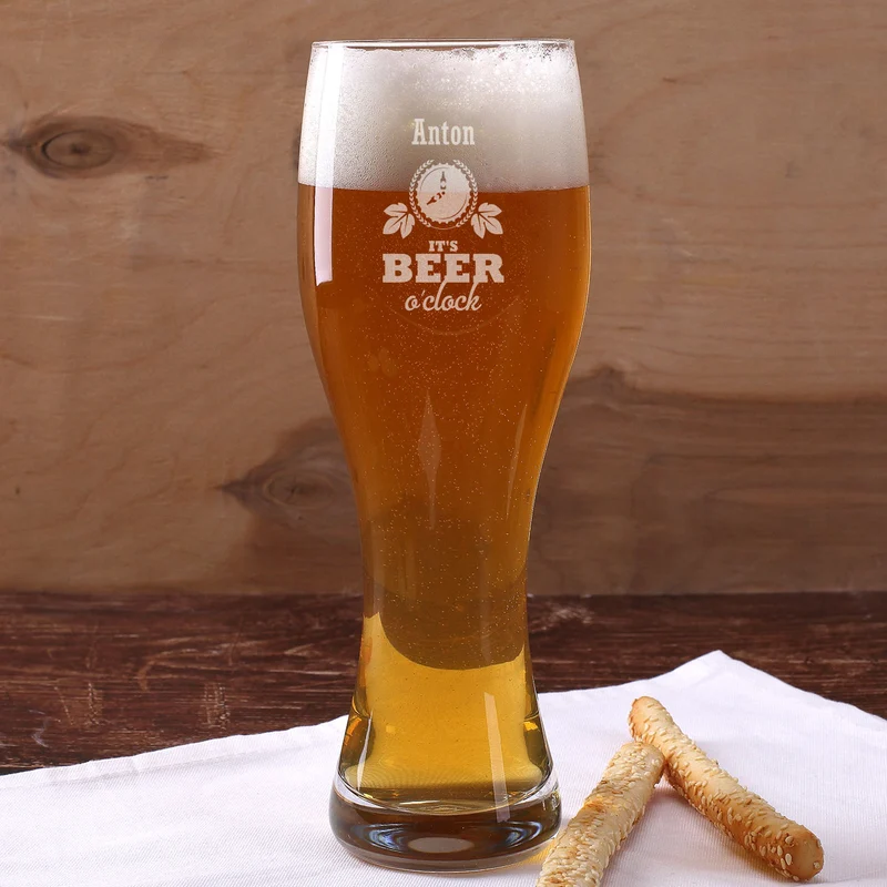 Weizenbierglas Beer o'clock mit Namensgravur in zwei Größen